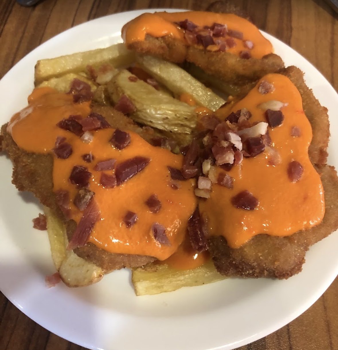 Capricho de solomillo con salmorejo y jamón
